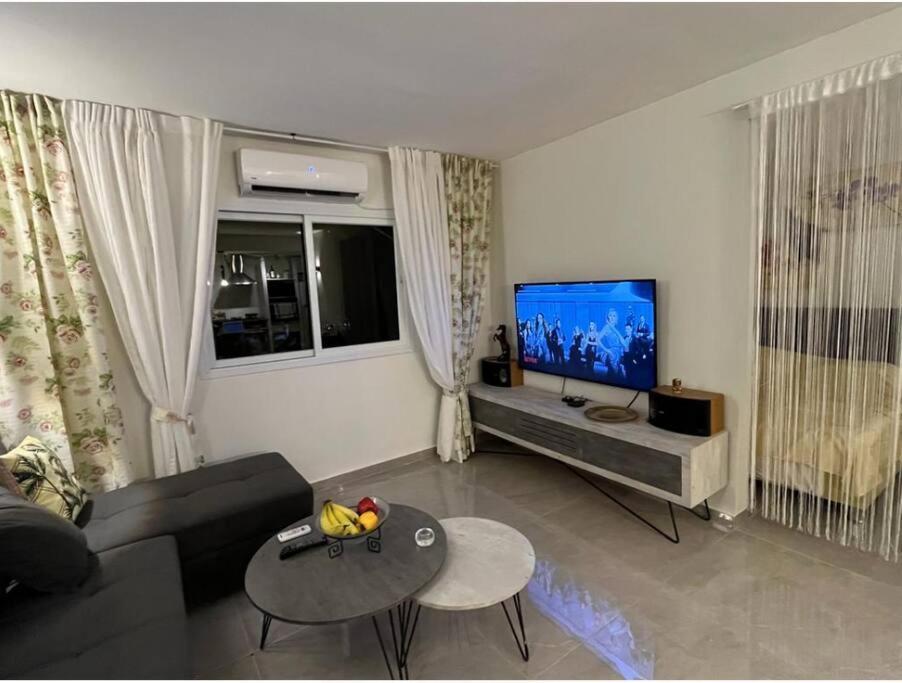 לופט כפרי / אלגנטי מקסים + חניה ללא תשלום Apartamento Asdode Exterior foto